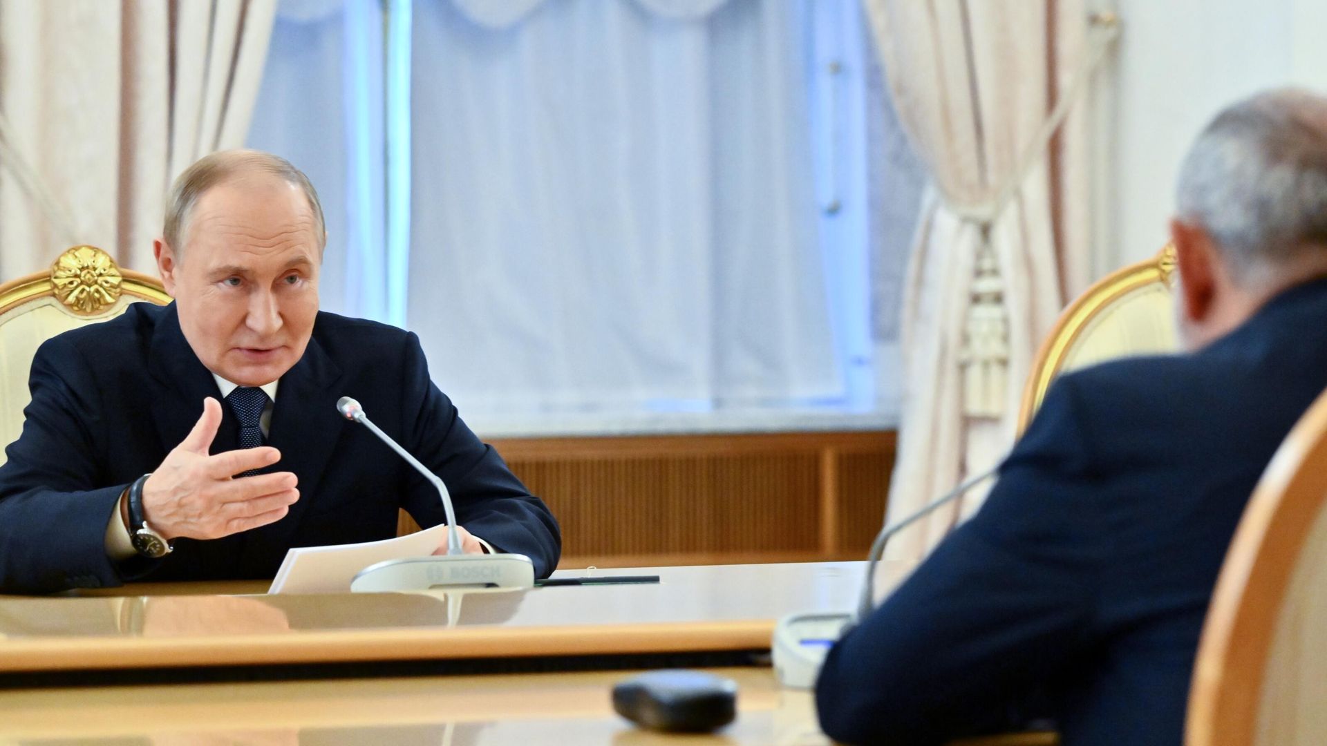 Президент России Владимир Путин во время встречи с премьер-министром Армении Николом Пашиняном Президент России Владимир Путин во время встречи с премьер-министром Армении Николом Пашиняном - РИА Новости, 1920, 08.10.2024