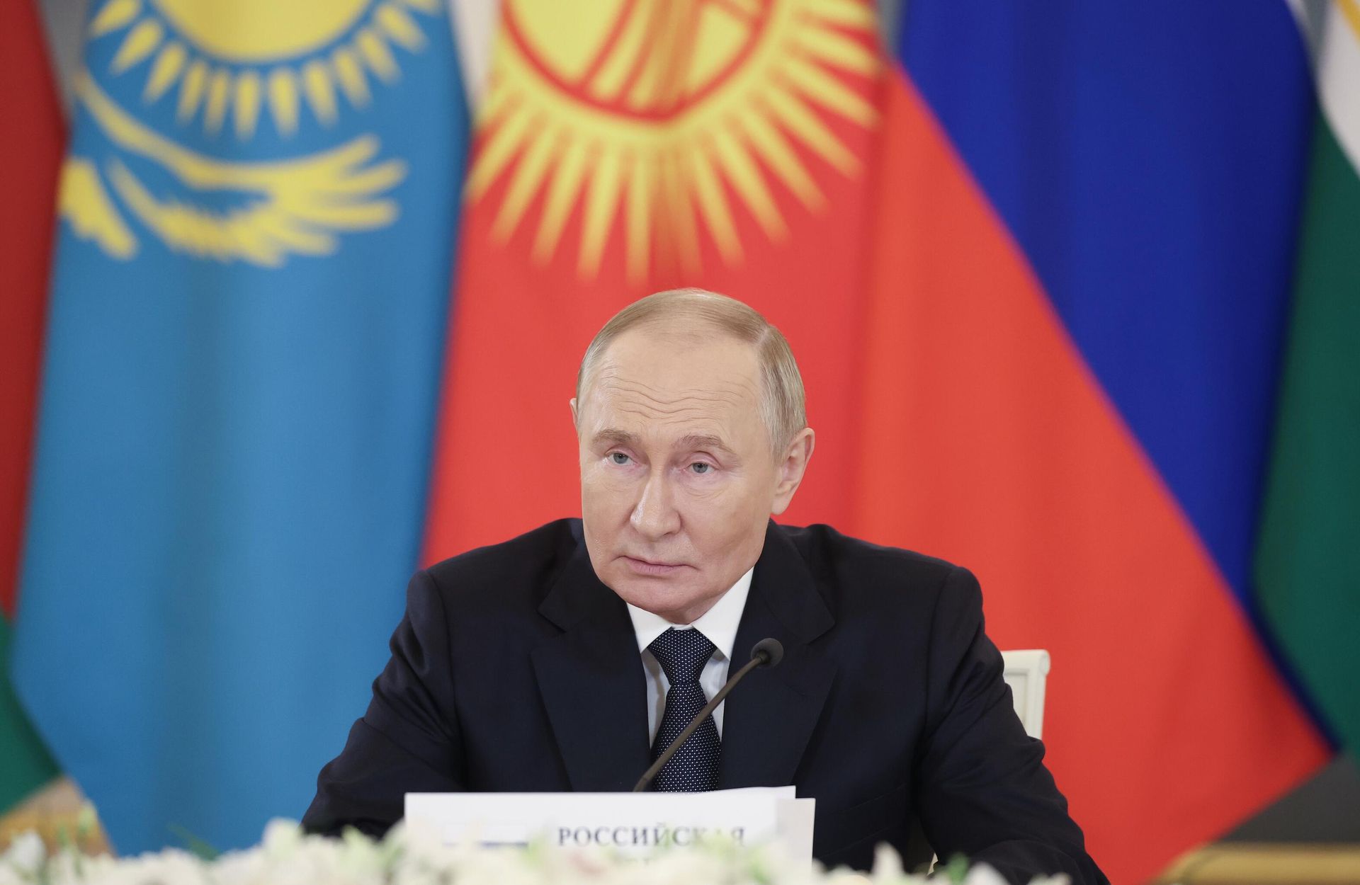 Президент РФ Владимир Путин на заседании Совета глав государств-участников Содружества независимых государств Президент РФ Владимир Путин на заседании Совета глав государств-участников Содружества независимых государств - РИА Новости, 1920, 25.12.2024
