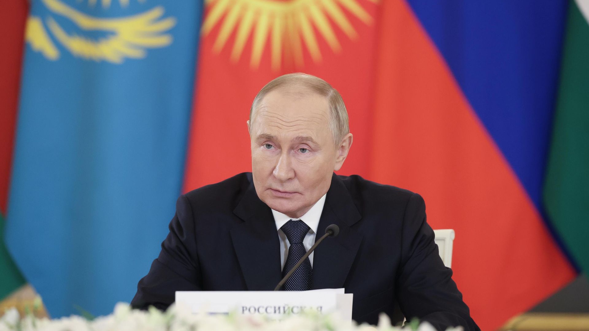 Президент России Владимир Путин на заседании Совета глав государств — участников Содружества независимых государств Президент России Владимир Путин на заседании Совета глав государств — участников Содружества независимых государств - РИА Новости, 1920, 08.10.2024