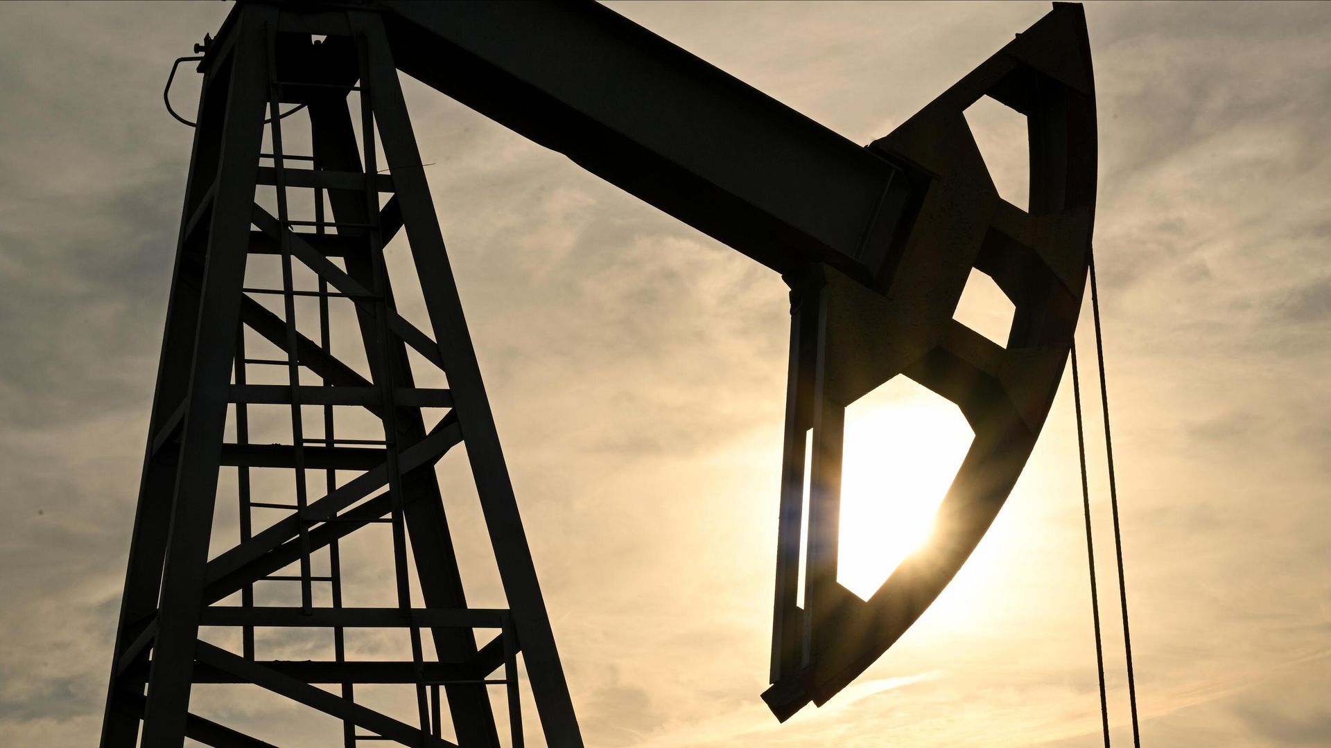 Добыча нефти Добыча нефти - РИА Новости, 1920, 14.01.2025