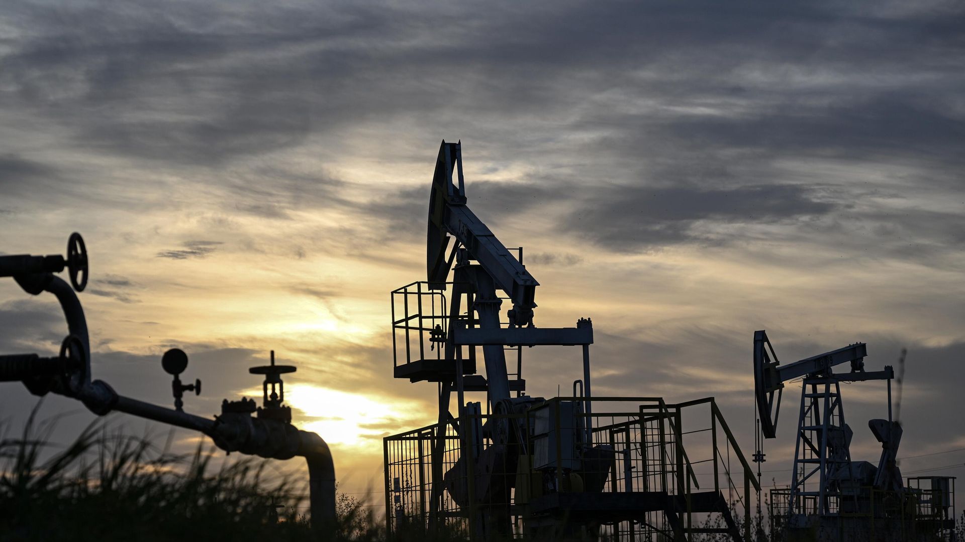 Добыча нефти Добыча нефти - РИА Новости, 1920, 18.02.2025