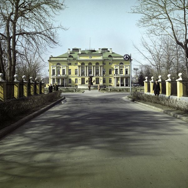 Александринский (Нескучный) дворец - загородная усадьба князя Н. Ю. Трубецкого Александринский (Нескучный) дворец - загородная усадьба князя Н. Ю. Трубецкого