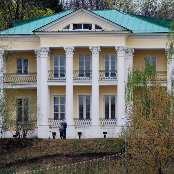 Летний домик графа Орлова-Чесменского в Нескучном саду Летний домик графа Орлова-Чесменского в Нескучном саду
