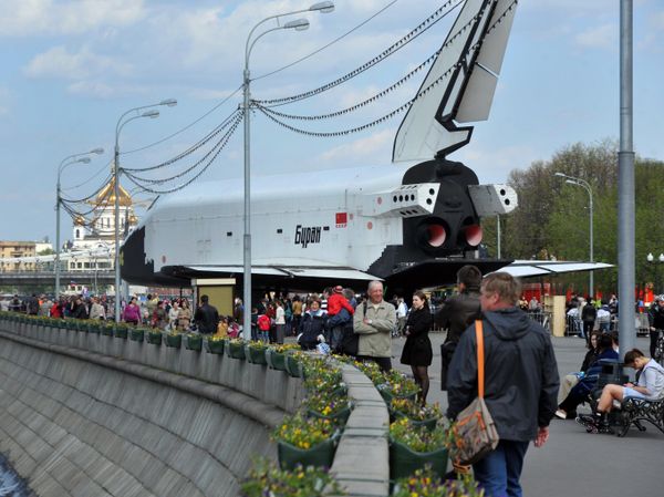 Макет космического корабля Буран БТС-001 в Центральном парке культуры и отдыха имени Горького Макет космического корабля Буран БТС-001 в Центральном парке культуры и отдыха имени Горького
