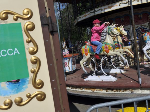 Отдых горожан в Парке Горького Отдых горожан в Парке Горького