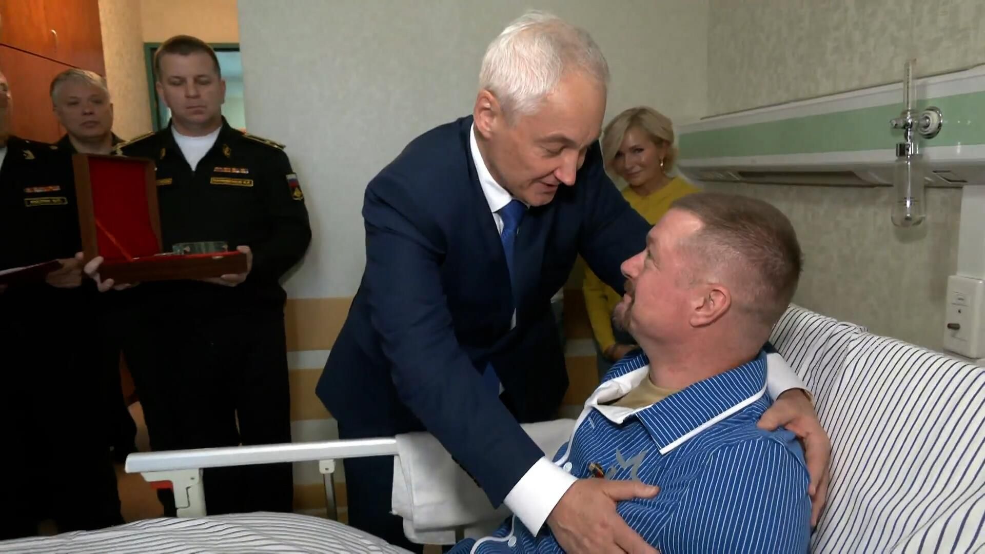 Все сделаем – Белоусов пообещал помочь раненому в зоне СВО военному Все сделаем – Белоусов пообещал помочь раненому в зоне СВО военному - РИА Новости, 1920, 09.10.2024