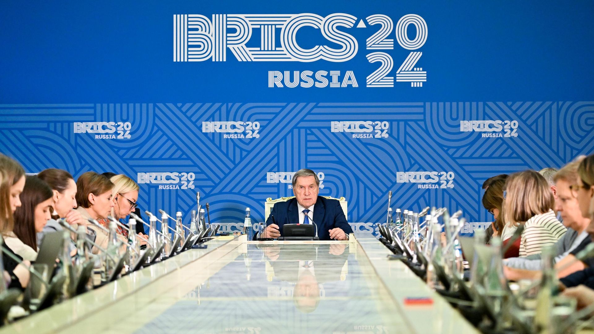 Помощник президента РФ Юрий Ушаков на брифинге в Москве по проведению саммита БРИКС в Казани - РИА Новости, 1920, 10.10.2024