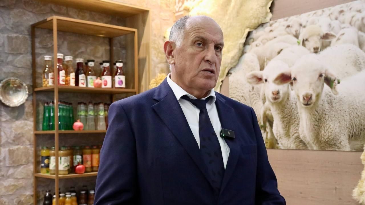 Председатель правительства Дагестана Абдулмуслим Абдулмуслимов на стенде республики на выставке “Золотая осень” Председатель правительства Дагестана Абдулмуслим Абдулмуслимов на стенде республики на выставке “Золотая осень” - РИА Новости, 1920, 11.10.2024