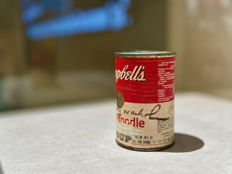 Банка супа Campbell’s с автографом Энди Уорхалла специально для Виктора Цоя Банка супа Campbell’s с автографом Энди Уорхалла специально для Виктора Цоя