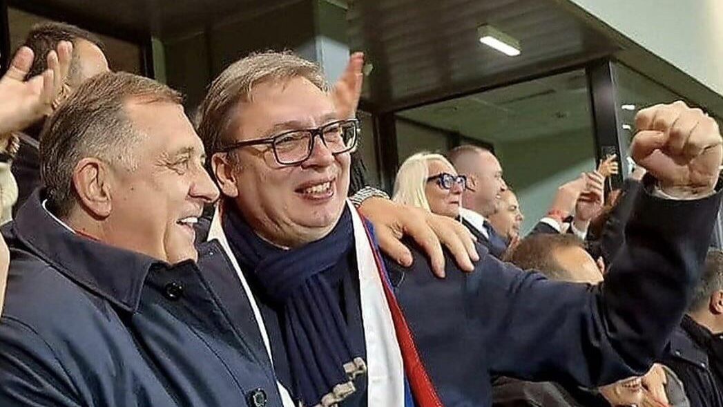 Милорад Додик и Александр Вучич перед началом матча Сербия - Швейцария Милорад Додик и Александр Вучич перед началом матча Сербия - Швейцария - РИА Новости, 1920, 14.10.2024