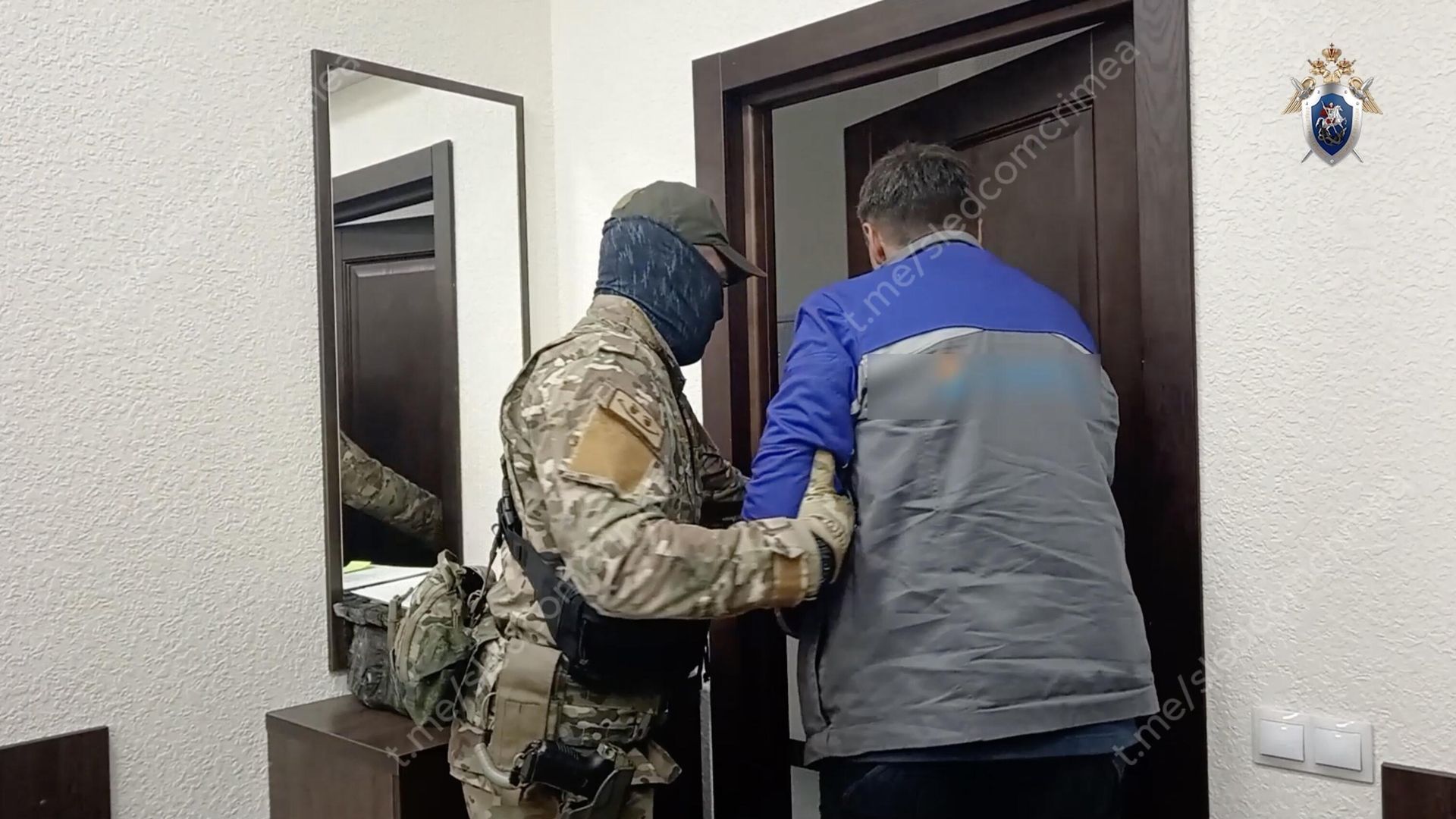 Задержание сотрудниками ФСБ и МВД при силовой поддержке ОМОН Росгвардии лидера керченской ячейки запрещенной религиозной организации Свидетели Иеговы* Задержание сотрудниками ФСБ и МВД при силовой поддержке ОМОН Росгвардии лидера керченской ячейки запрещенной религиозной организации Свидетели Иеговы* - РИА Новости, 1920, 14.10.2024