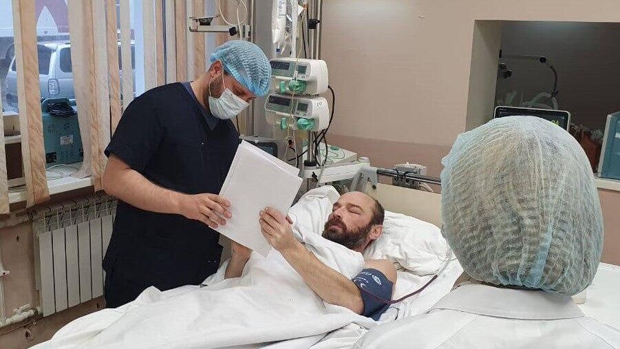 Заместитель председателя правительства Магаданской области Татьяна Савченко навестила в областной больнице Михаила Пичугина, выжившего после двух месяцев дрейфа в Охотском море Заместитель председателя правительства Магаданской области Татьяна Савченко навестила в областной больнице Михаила Пичугина, выжившего после двух месяцев дрейфа в Охотском море - РИА Новости, 1920, 27.01.2025