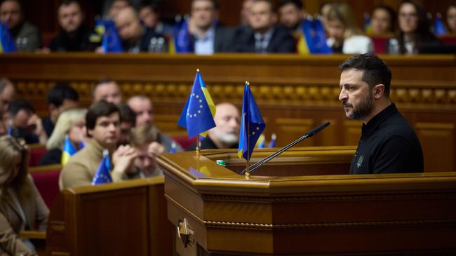 Владимир Зеленский во время выступления в Верховной раде Украины