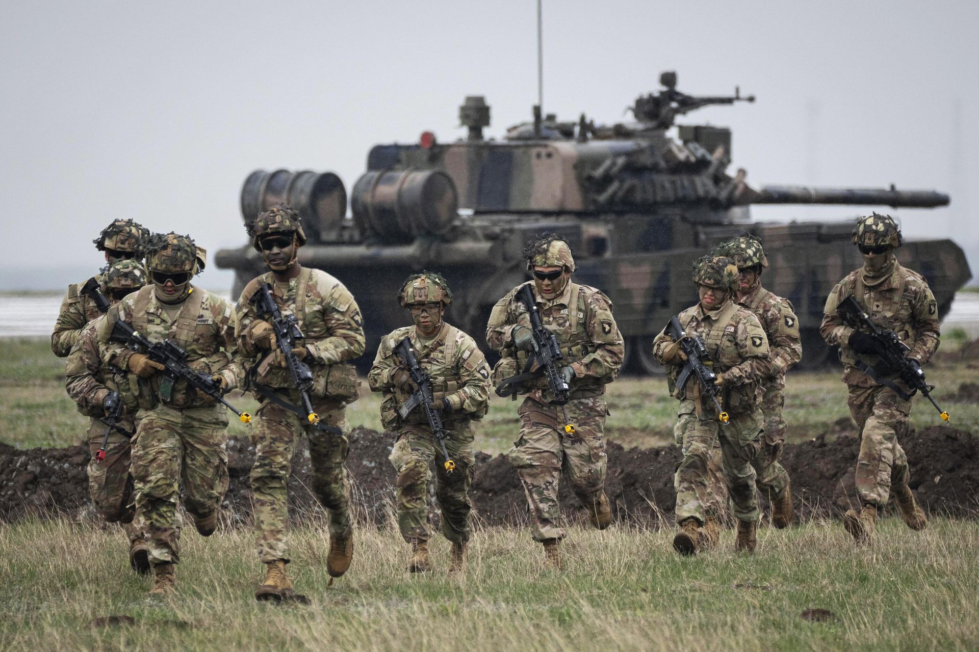 Американские военные во время учения НАТО в Румынии Американские военные во время учения НАТО в Румынии - РИА Новости, 1920, 27.05.2024