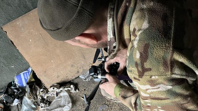 Ангар крепит к коптеру два ВОГ-17 Ангар крепит к коптеру два ВОГ-17