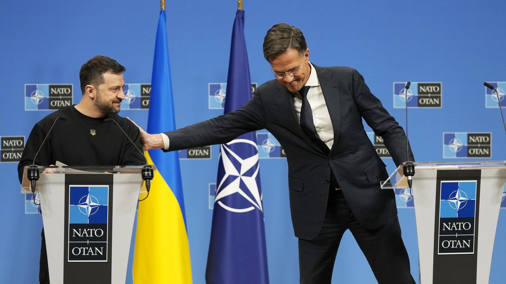 Марк Рютте и Владимир Зеленский во время пресс-конференции в штаб-квартире НАТО в Брюсселе Марк Рютте и Владимир Зеленский во время пресс-конференции в штаб-квартире НАТО в Брюсселе - РИА Новости, 1920, 14.12.2024