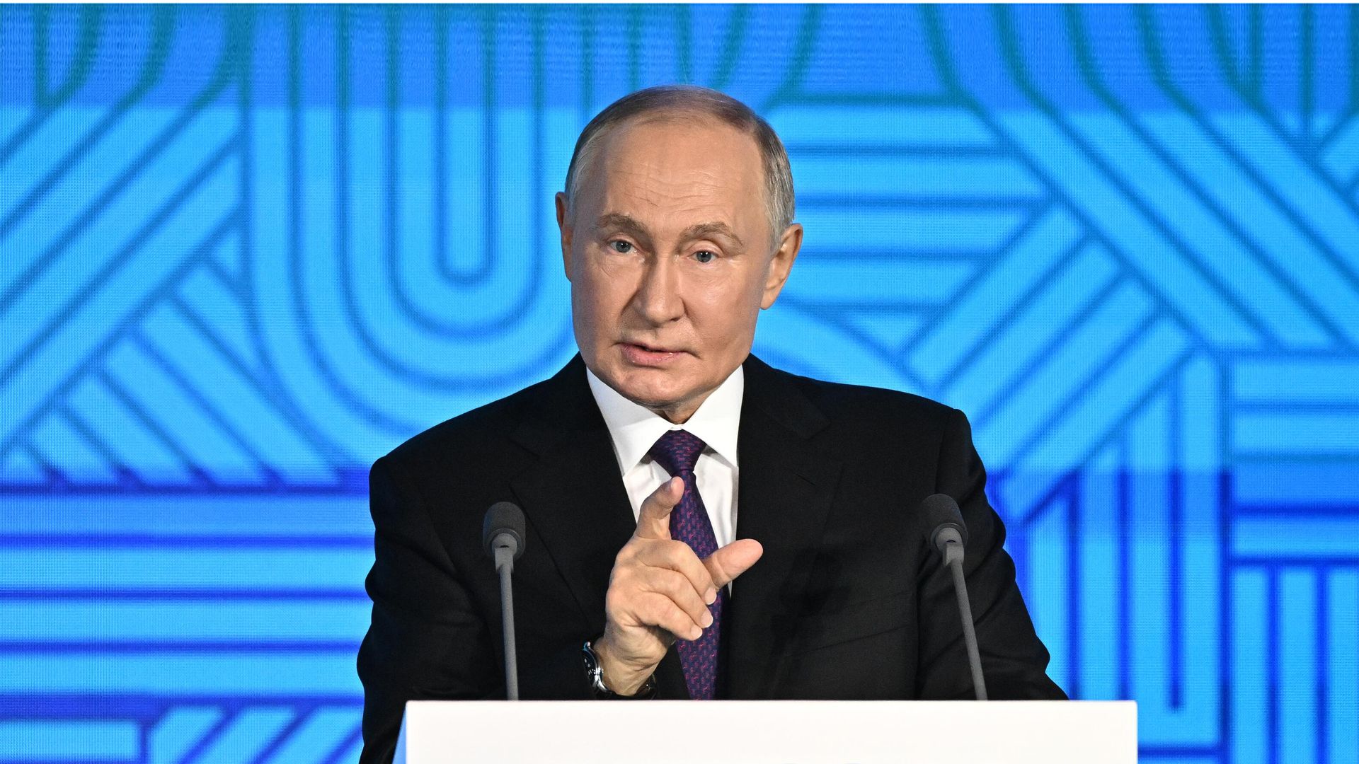 Президент РФ Владимир Путин выступает на пленарном заседании Делового форума БРИКС в Москве Президент РФ Владимир Путин выступает на пленарном заседании Делового форума БРИКС в Москве - РИА Новости, 1920, 18.10.2024