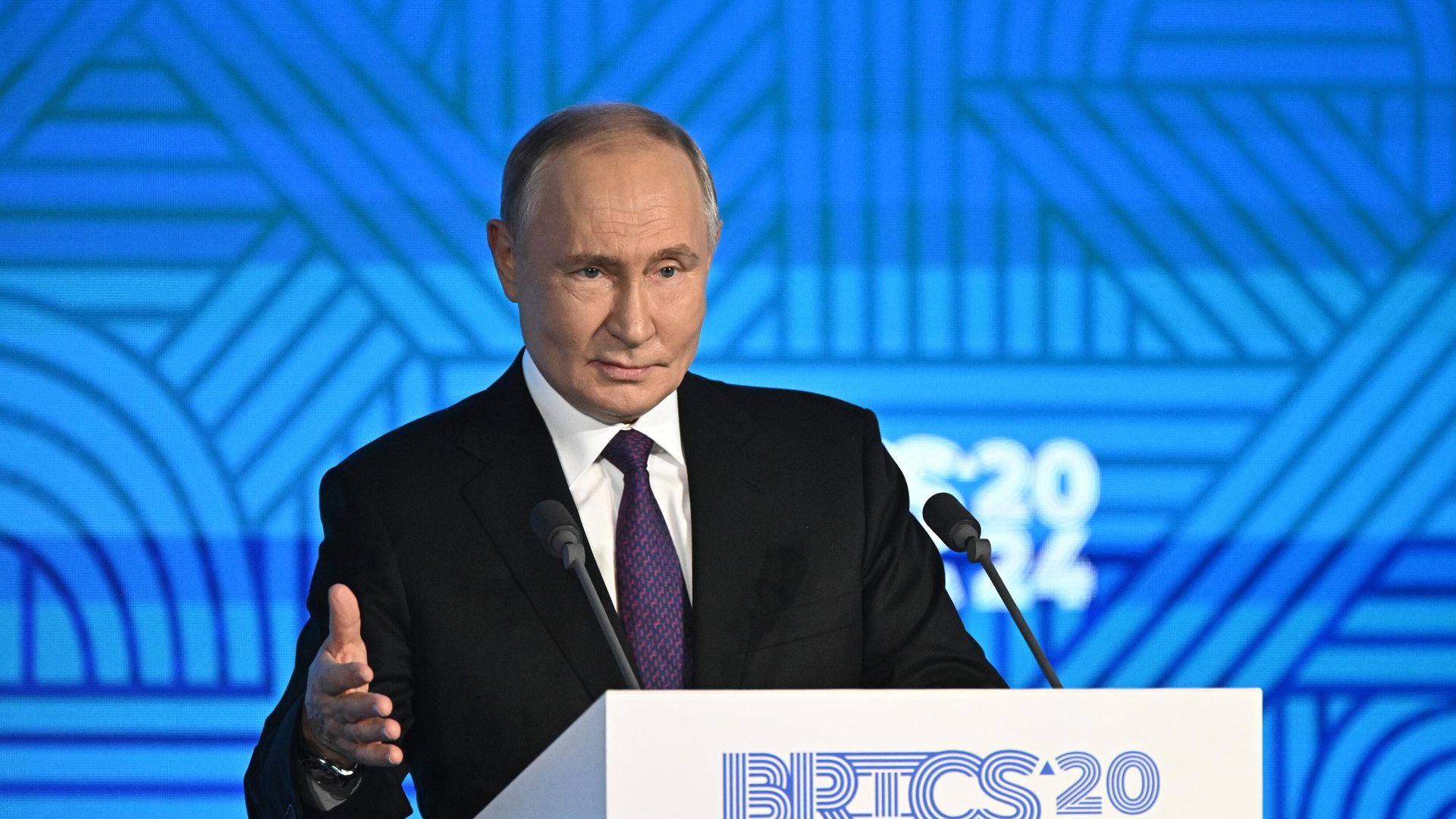 Президент РФ Владимир Путин выступает на пленарном заседании Делового форума БРИКС в Москве Президент РФ Владимир Путин выступает на пленарном заседании Делового форума БРИКС в Москве - РИА Новости, 1920, 22.10.2024
