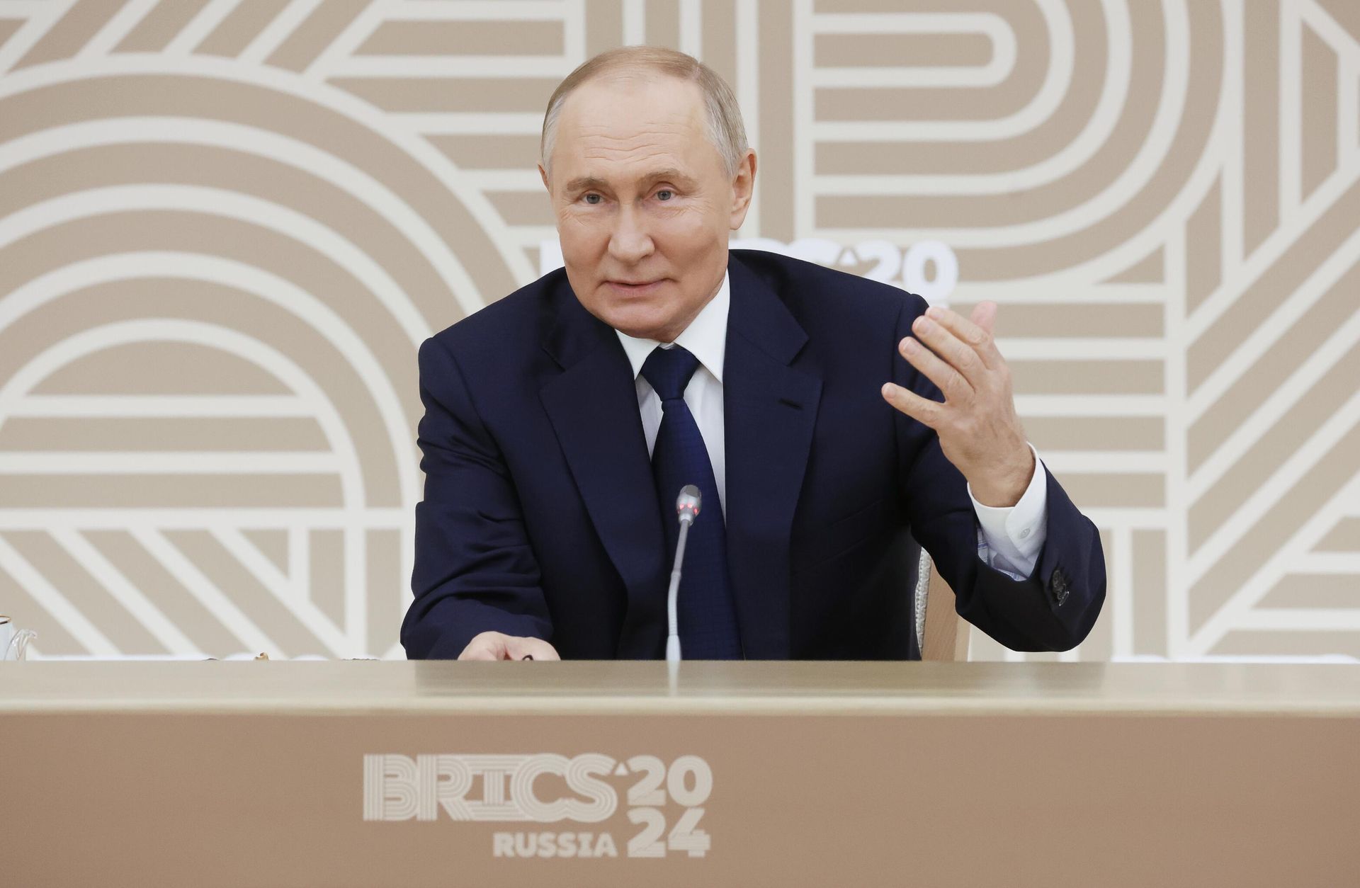 Президент РФ Владимир Путин проводит встречу с представителями ведущих СМИ стран БРИКС Президент РФ Владимир Путин проводит встречу с представителями ведущих СМИ стран БРИКС - РИА Новости, 1920, 18.10.2024