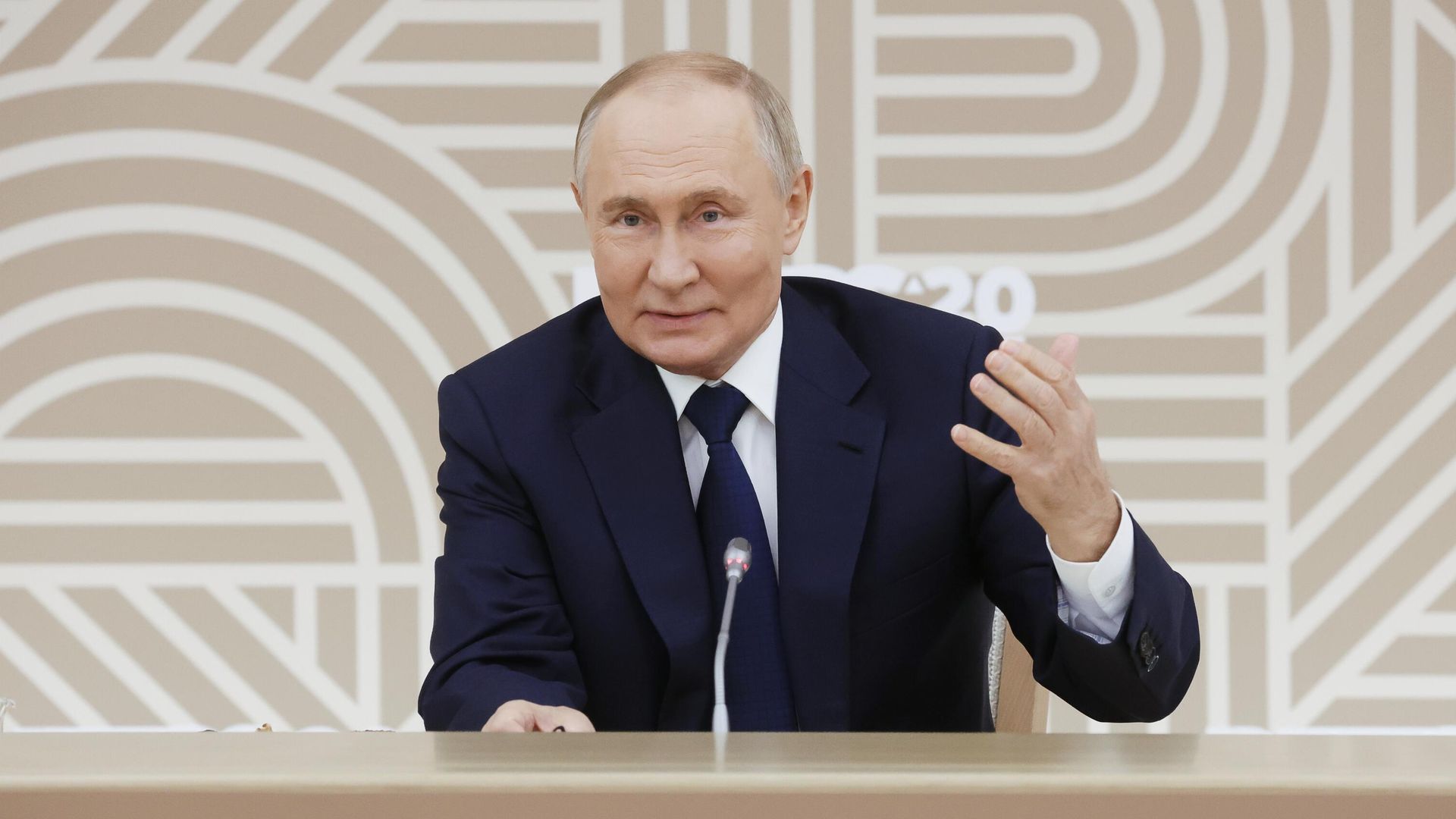 Президент РФ Владимир Путин проводит встречу с представителями ведущих СМИ стран БРИКС Президент РФ Владимир Путин проводит встречу с представителями ведущих СМИ стран БРИКС - РИА Новости, 1920, 18.10.2024