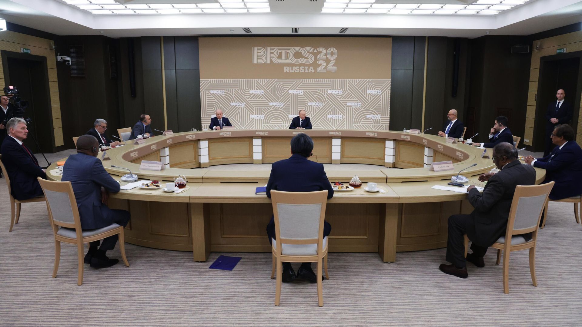 Президент РФ Владимир Путин проводит встречу с представителями ведущих СМИ стран БРИКС Президент РФ Владимир Путин проводит встречу с представителями ведущих СМИ стран БРИКС - РИА Новости, 1920, 18.10.2024