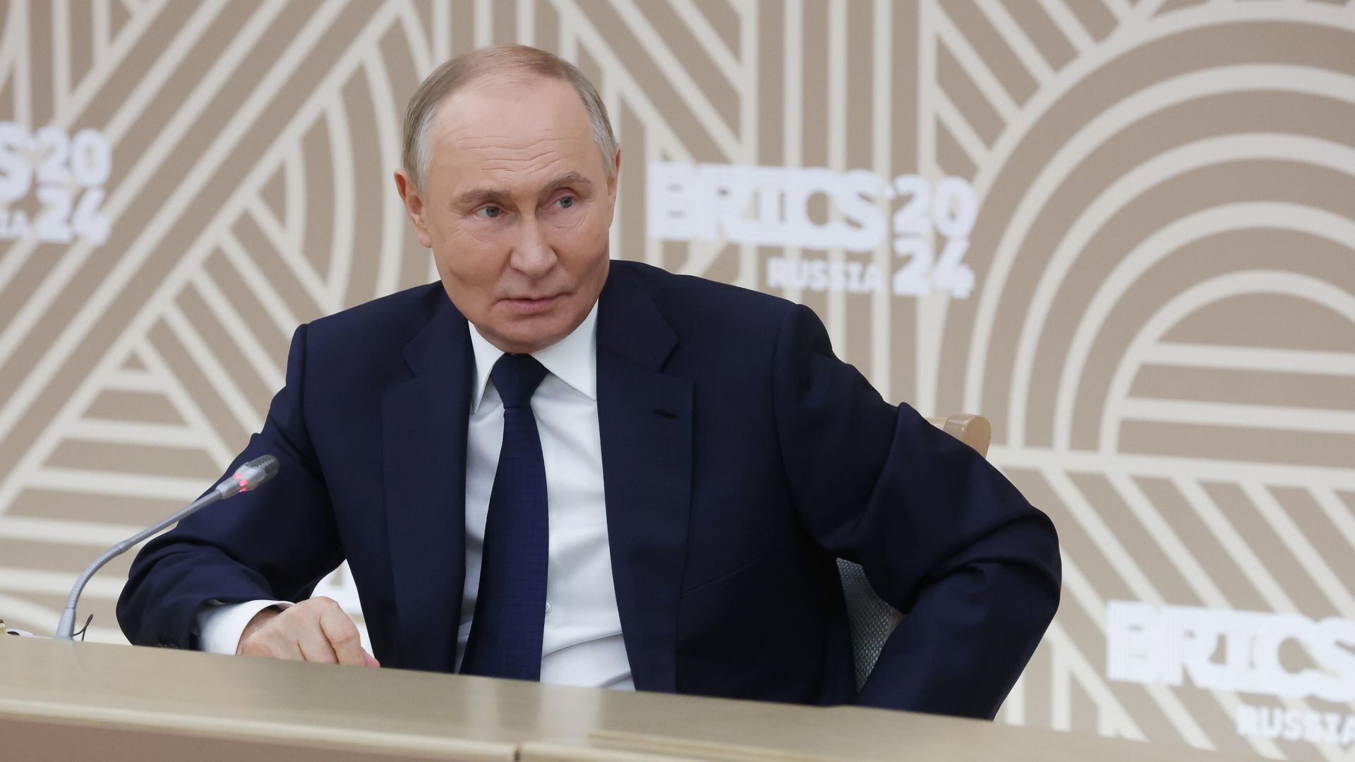 Президент РФ Владимир Путин проводит встречу с представителями ведущих СМИ стран БРИКС Президент РФ Владимир Путин проводит встречу с представителями ведущих СМИ стран БРИКС - РИА Новости, 1920, 19.10.2024