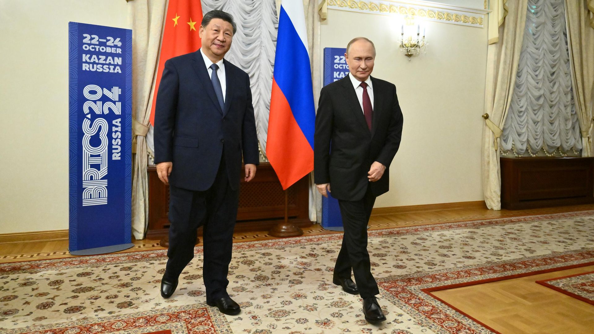 Президент РФ Владимир Путин и председатель КНР Си Цзиньпин во время встречи в рамках XVI саммита БРИКС в Казани Президент РФ Владимир Путин и председатель КНР Си Цзиньпин во время встречи в рамках XVI саммита БРИКС в Казани - РИА Новости, 1920, 22.10.2024