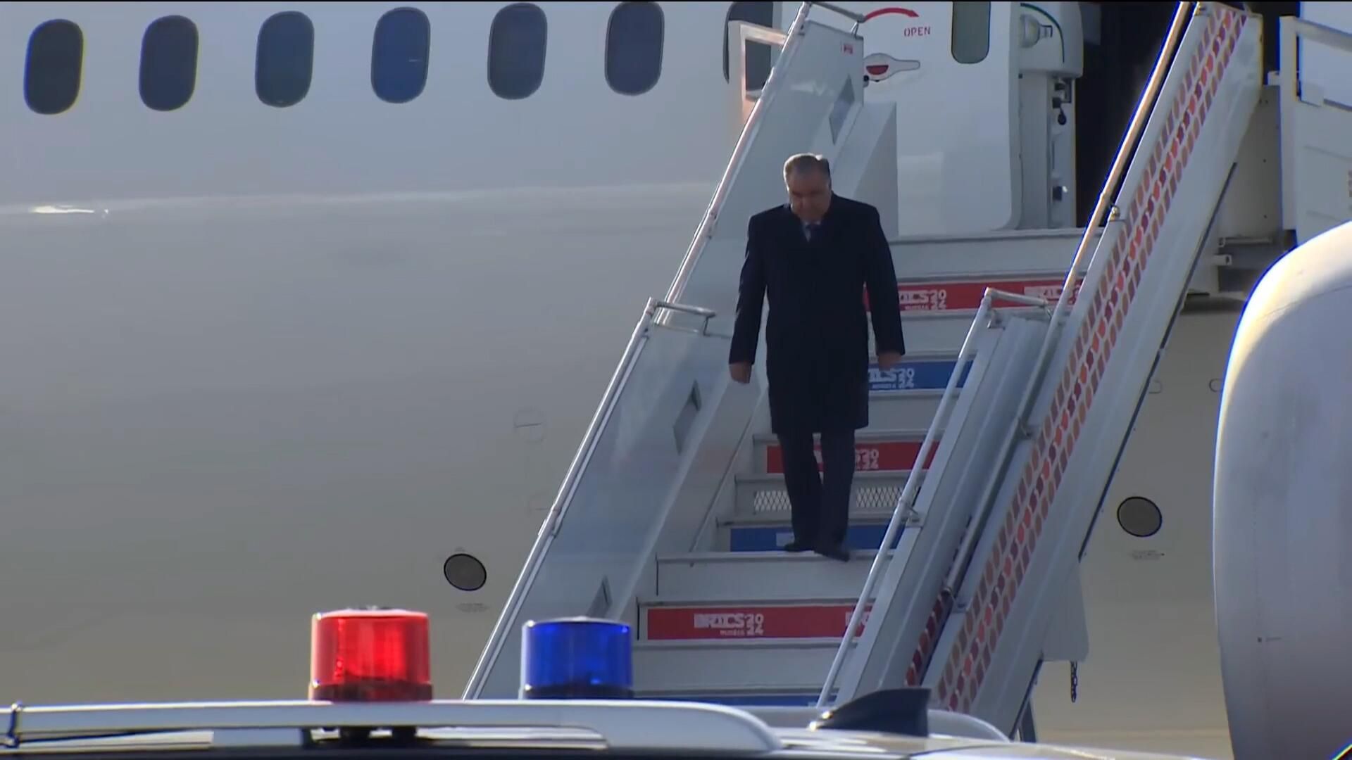 Прибытие президента Таджикистана в Казань для участия в саммите БРИКС Прибытие президента Таджикистана в Казань для участия в саммите БРИКС - РИА Новости, 1920, 23.10.2024