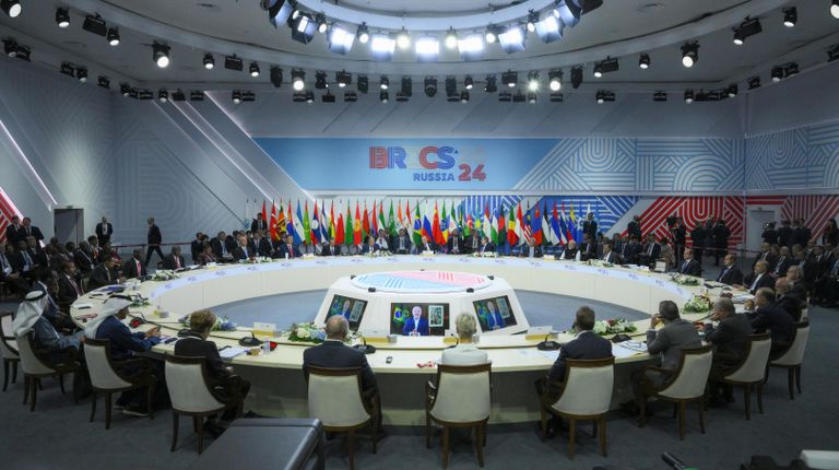 Президент РФ Владимир Путин на заседании глав делегаций стран БРИКС в расширенном составе в рамках XVI саммита БРИКС в Казани Президент РФ Владимир Путин на заседании глав делегаций стран БРИКС в расширенном составе в рамках XVI саммита БРИКС в Казани