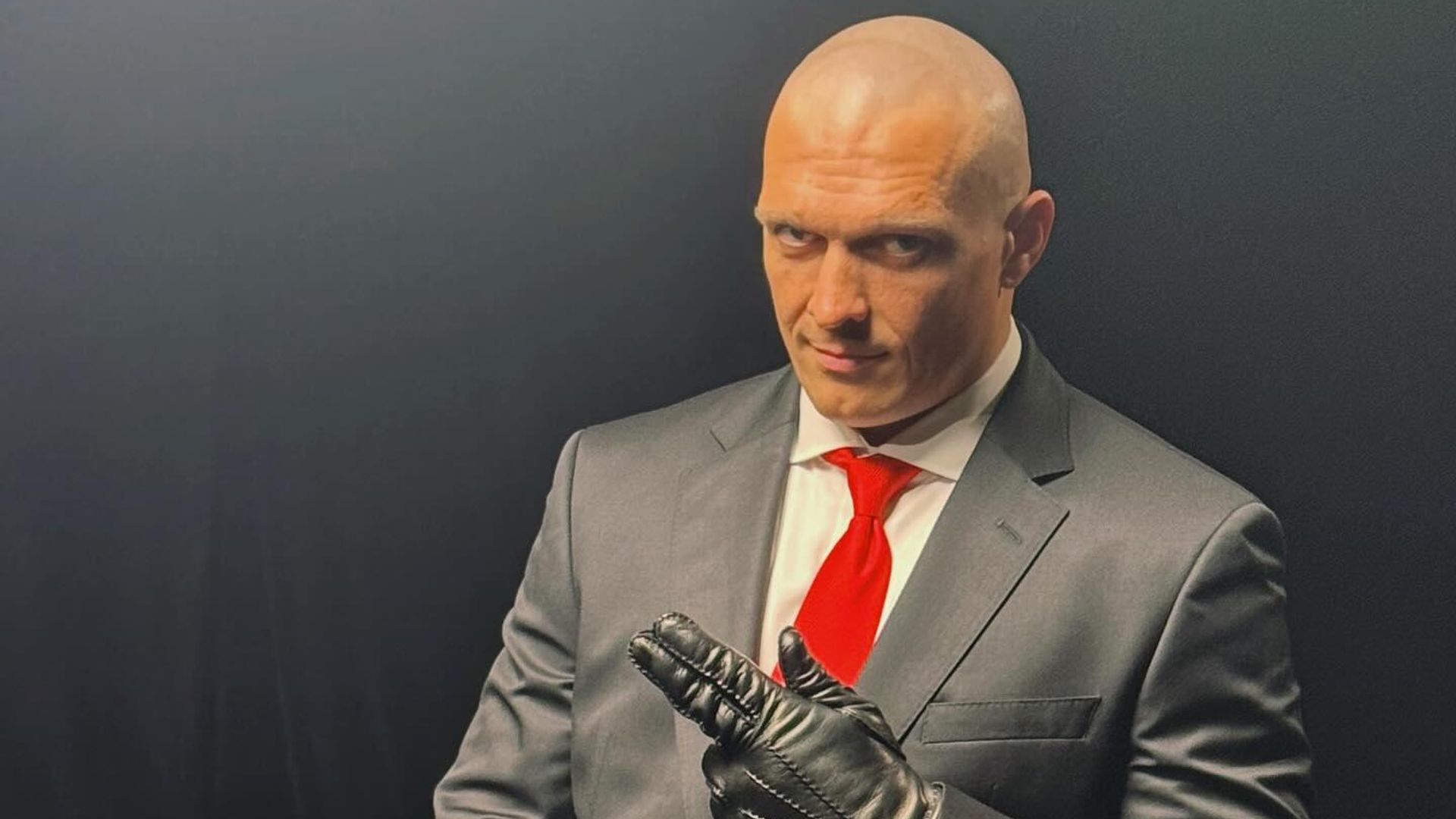 Украинский боксер Александр Усик в образе персонажа из видеоигры Hitman - РИА Новости, 1920, 18.12.2024