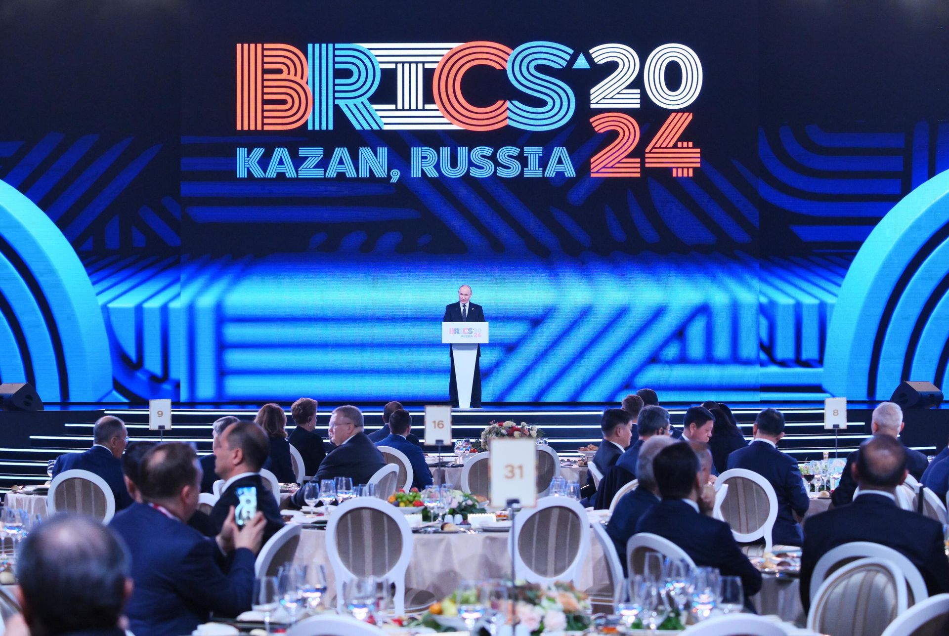 Президент России Владимир Путин выступает на торжественном приеме по случаю проведения XVI саммита БРИКС Президент России Владимир Путин выступает на торжественном приеме по случаю проведения XVI саммита БРИКС - РИА Новости, 1920, 06.12.2024
