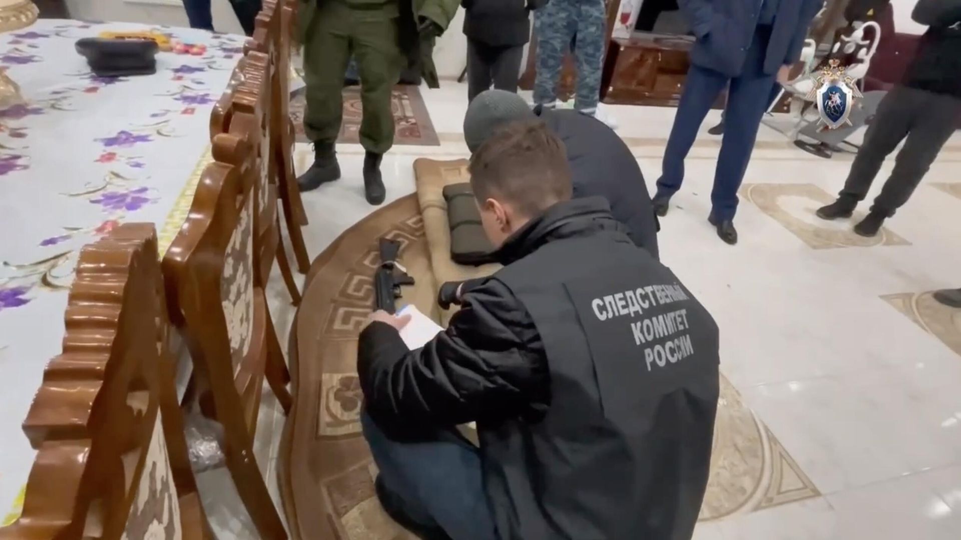 Оружие стрелявшего в Коркино, найденное в ходе обыска. Кадр видео Оружие стрелявшего в Коркино, найденное в ходе обыска. Кадр видео - РИА Новости, 1920, 25.10.2024