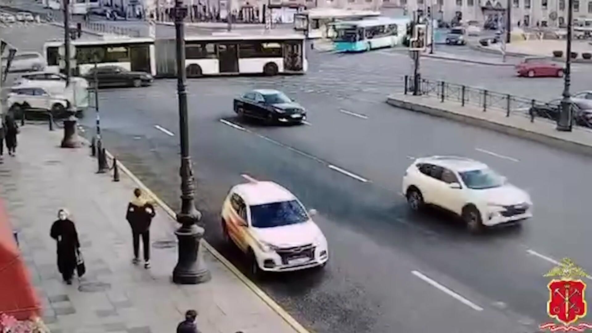 ДТП с участием двух автобусов и двух легковых автомобилей в Петербурге ДТП с участием двух автобусов и двух легковых автомобилей в Петербурге - РИА Новости, 1920, 27.10.2024