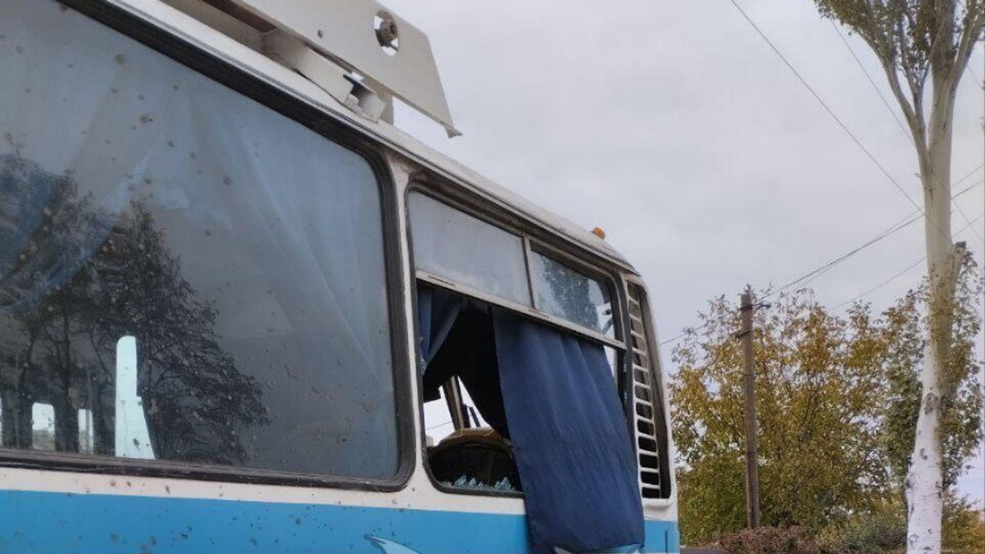 Последствия атаки со стороны ВСУ на автобус в поселке Химик в ДНР. 27 октября 2024 Последствия атаки со стороны ВСУ на автобус в поселке Химик в ДНР. 27 октября 2024 - РИА Новости, 1920, 27.10.2024