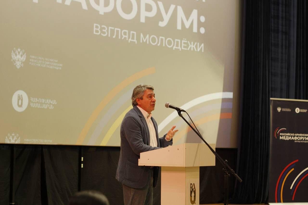 Режиссер Ашот Джазоян на Российско-армянском медиафоруме: взгляд молодежи - РИА Новости, 1920, 27.10.2024