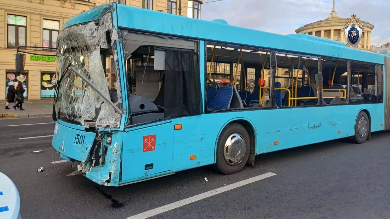 Место ДТП с участием автобусов и легковых автомобилей на площади Восстания в Петербурге. 27 октября 2024 Место ДТП с участием автобусов и легковых автомобилей на площади Восстания в Петербурге. 27 октября 2024 - РИА Новости, 1920, 27.10.2024