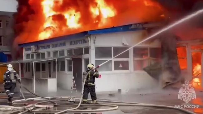 Тушение пожара на Кольцовском рынке в Воронеже Тушение пожара на Кольцовском рынке в Воронеже