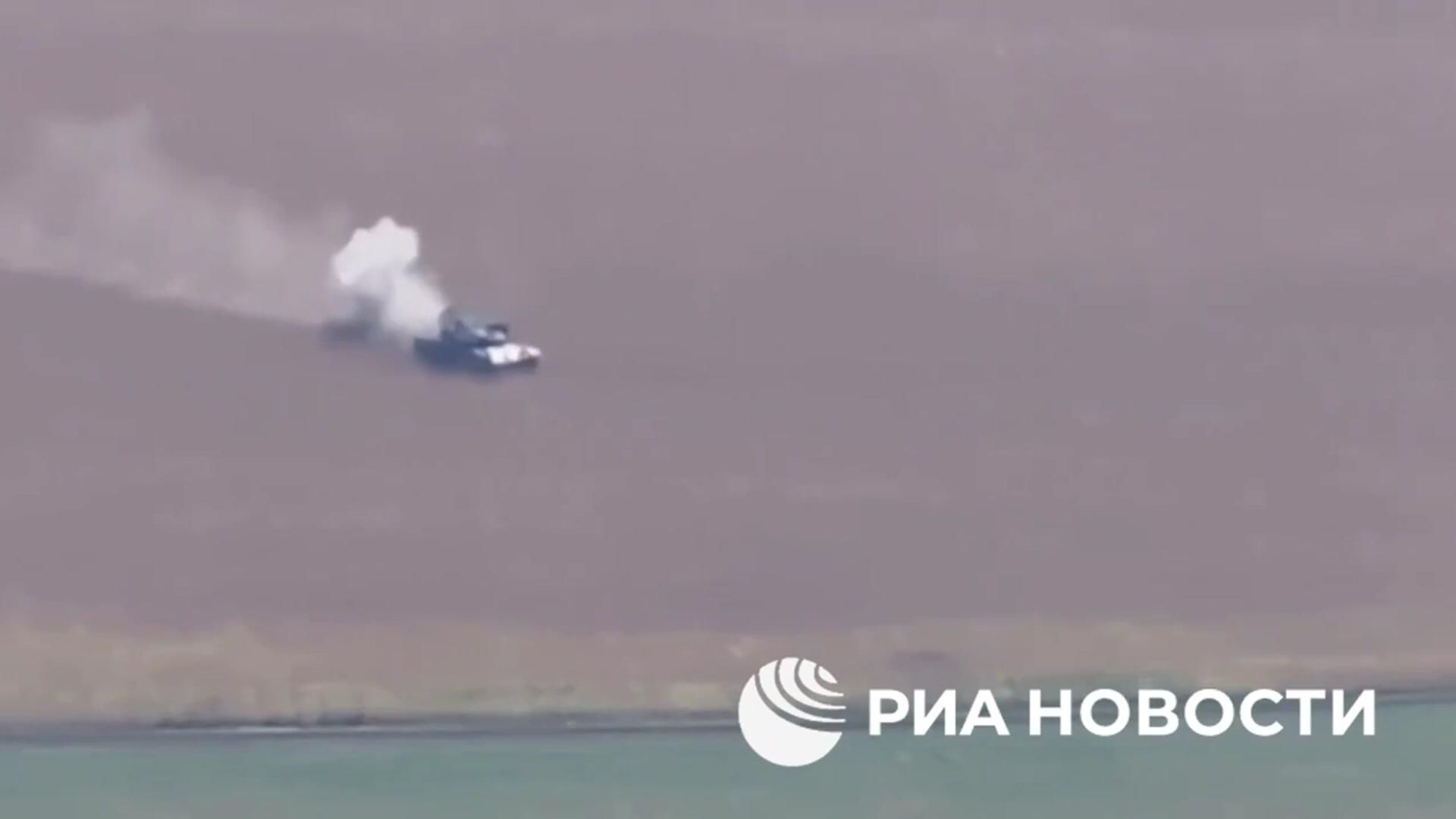Уничтожение в Курской области колонны боевой техники ВСУ Уничтожение в Курской области колонны боевой техники ВСУ - РИА Новости, 1920, 29.10.2024