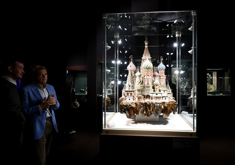 Посетители на открытии выставки Россия - Любовь моя! Искусство ювелиров России. XIX-XXI век в Историческом музее в Москве Посетители на открытии выставки Россия - Любовь моя! Искусство ювелиров России. XIX-XXI век в Историческом музее в Москве