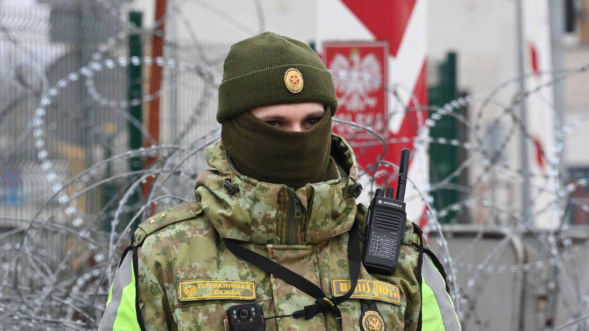 Белорусский пограничник на границе Белоруссии и Польши Белорусский пограничник на границе Белоруссии и Польши - РИА Новости, 1920, 06.04.2025