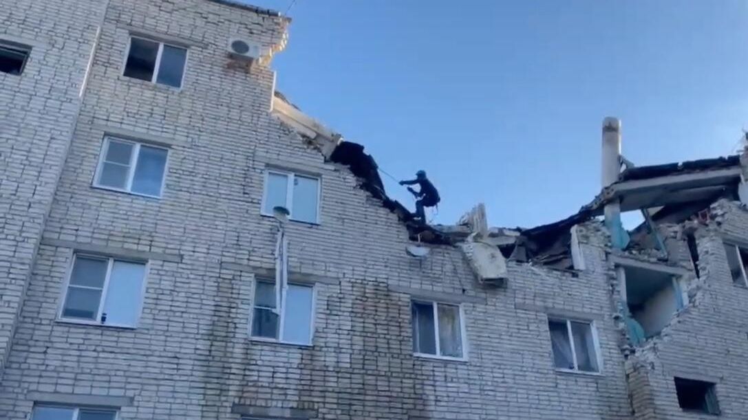 Место происшествия, где произошел взрыв газа в многоквартирном жилом доме в Черкесске Место происшествия, где произошел взрыв газа в многоквартирном жилом доме в Черкесске - РИА Новости, 1920, 31.10.2024