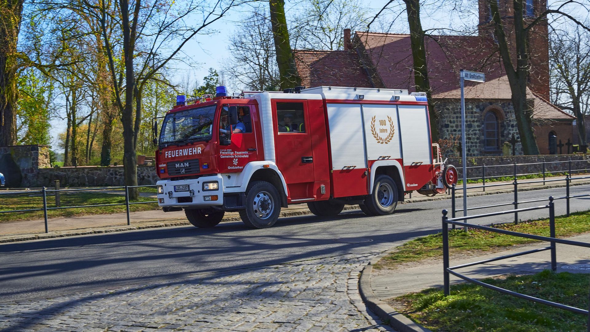Автомобиль пожарной службы в Германии Автомобиль пожарной службы в Германии - РИА Новости, 1920, 31.10.2024