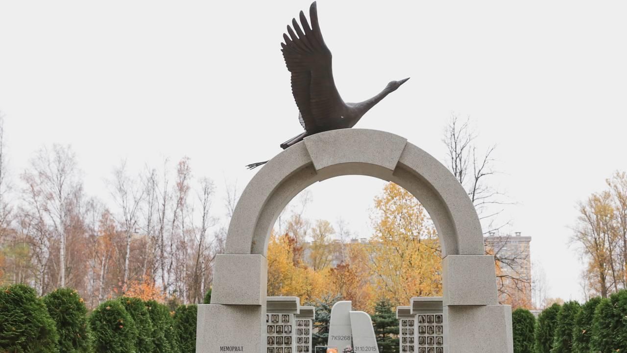 Мемориал Сложенные крылья на Серафимовском кладбище в Санкт-Петербурге Мемориал Сложенные крылья на Серафимовском кладбище в Санкт-Петербурге - РИА Новости, 1920, 31.10.2026