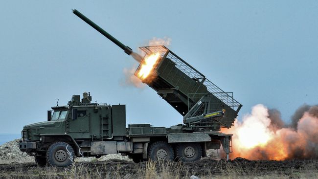 Боевой расчет тяжелой огнеметной системы Тосочка 