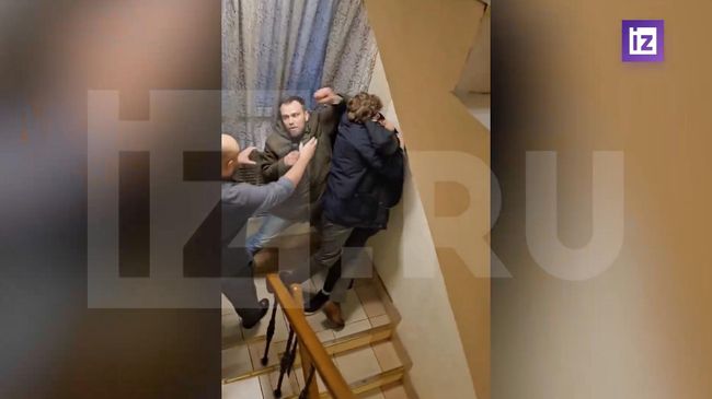 Съемочная группа Известий подверглась нападению во время съемки сюжета про деятельность брачных аферистов