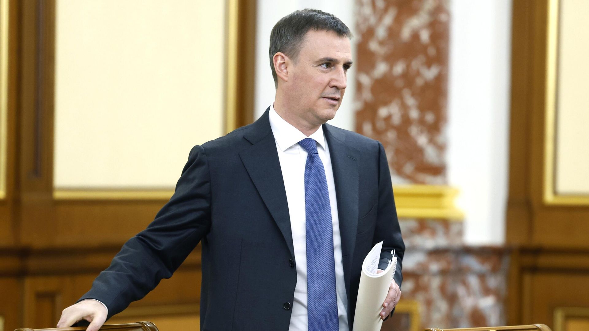 Дмитрий Патрушев перед заседанием правительства России Дмитрий Патрушев перед заседанием правительства России - РИА Новости, 1920, 31.10.2024