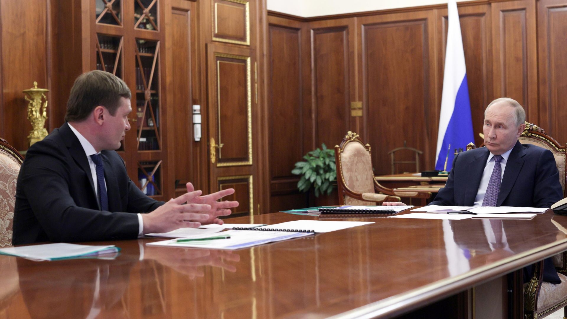 Владимир Путин и Валентин Коновалов Владимир Путин и Валентин Коновалов - РИА Новости, 1920, 01.11.2024