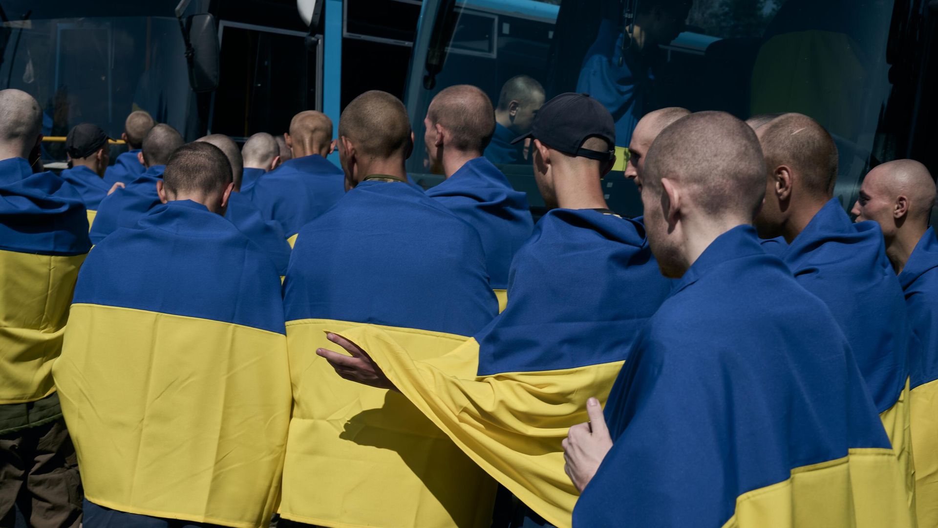 Украинские военнопленные во время обмена Украинские военнопленные во время обмена - РИА Новости, 1920, 02.11.2024