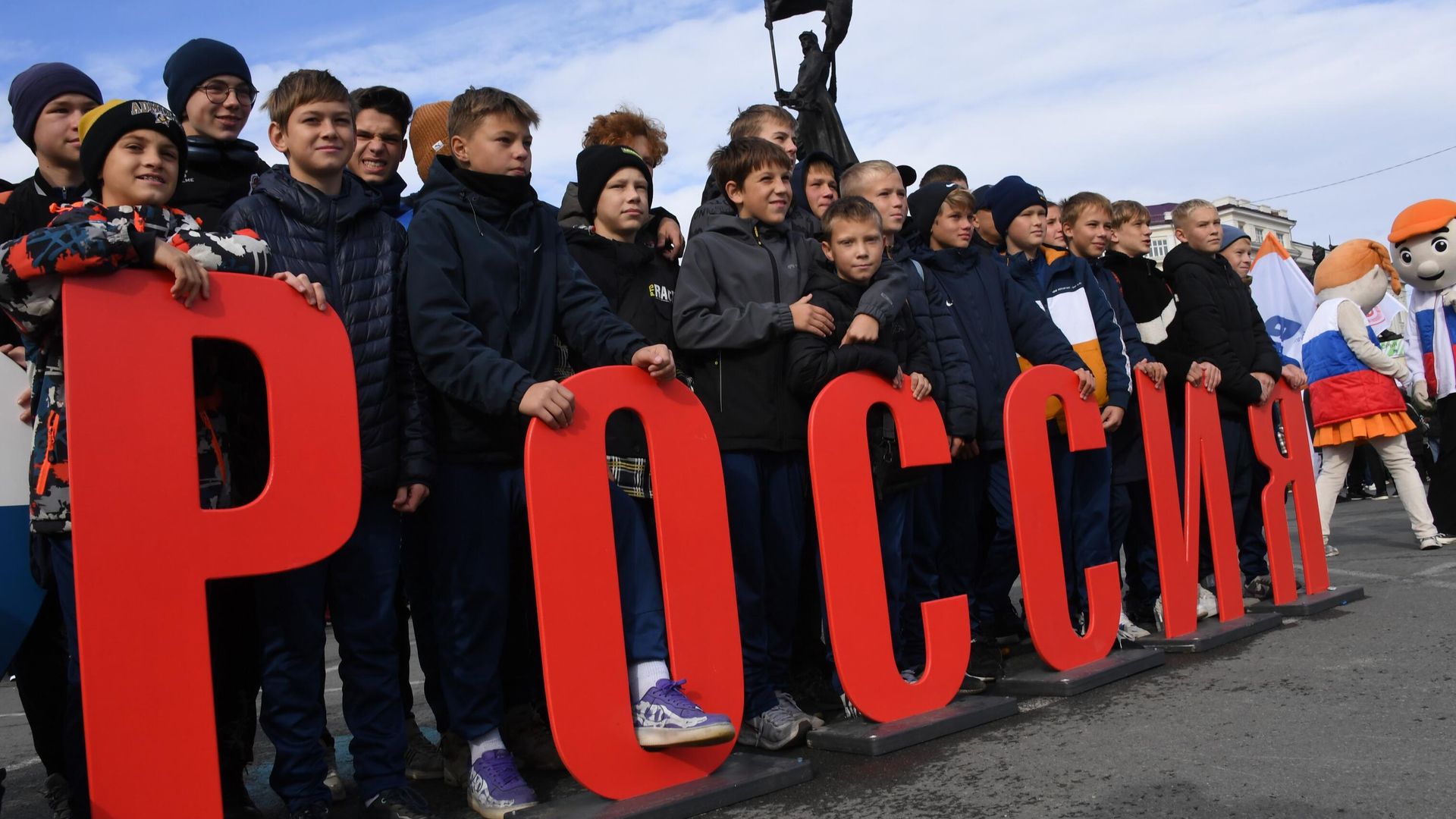 Участники празднования Дня народного единства во Владивостоке Участники празднования Дня народного единства во Владивостоке - РИА Новости, 1920, 18.06.2026