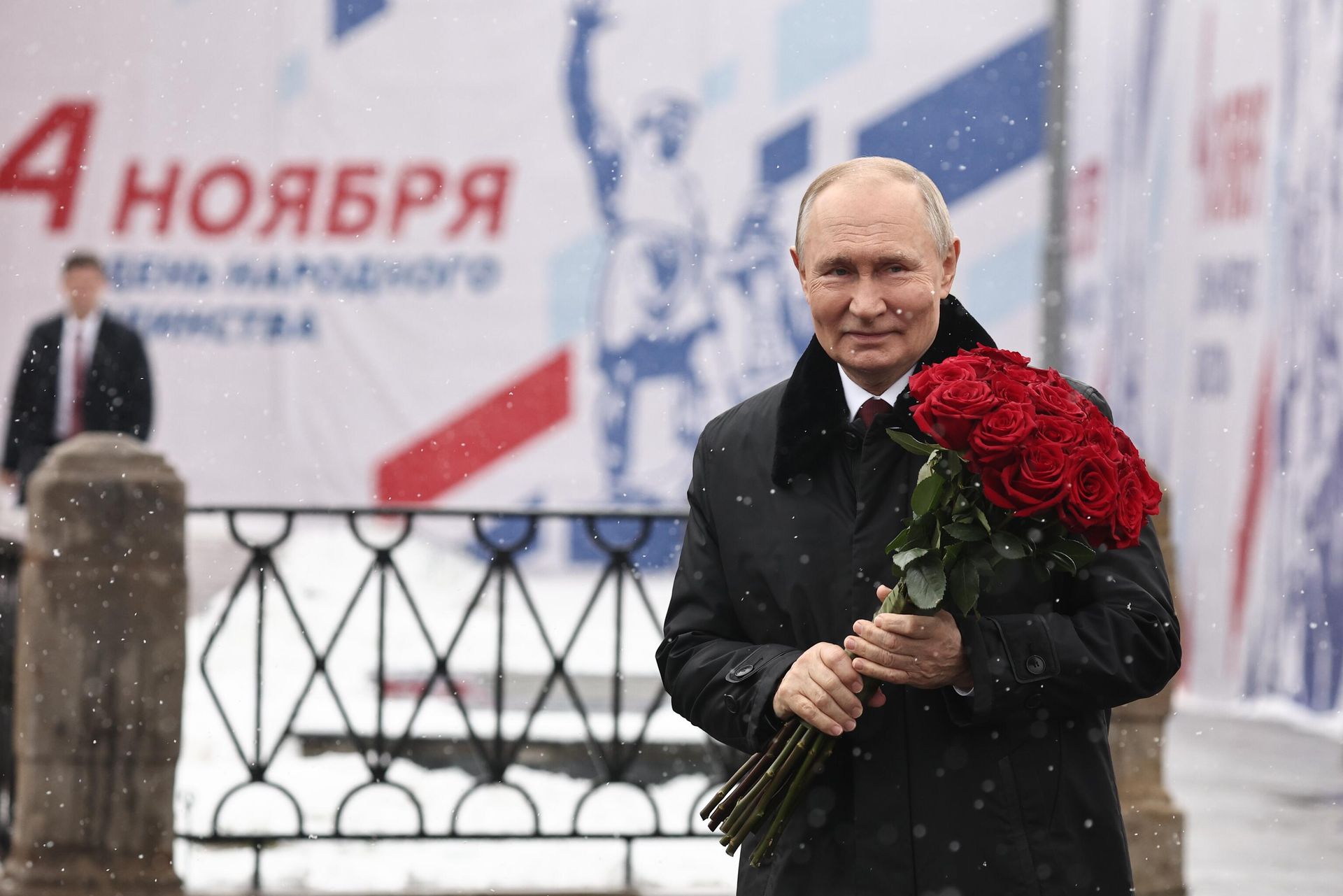 Президент РФ Владимир Путин на церемонии возложения цветов к памятнику Кузьме Минину и Дмитрию Пожарскому на Красной площади в День народного единства Президент РФ Владимир Путин на церемонии возложения цветов к памятнику Кузьме Минину и Дмитрию Пожарскому на Красной площади в День народного единства - РИА Новости, 1920, 06.10.2026